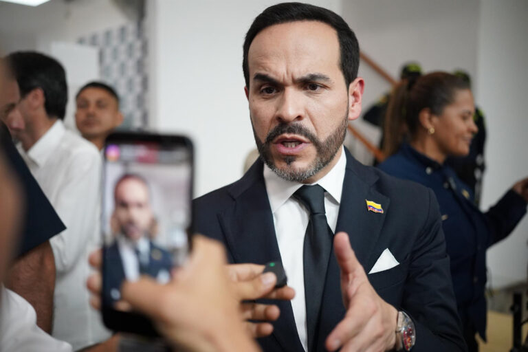 El candidato patriota a la presidencia de Colombia, Abelardo De la Espriella, promete entregar a Petro a EEUU si llega al poder: «Lo extraditaría si lo piden»