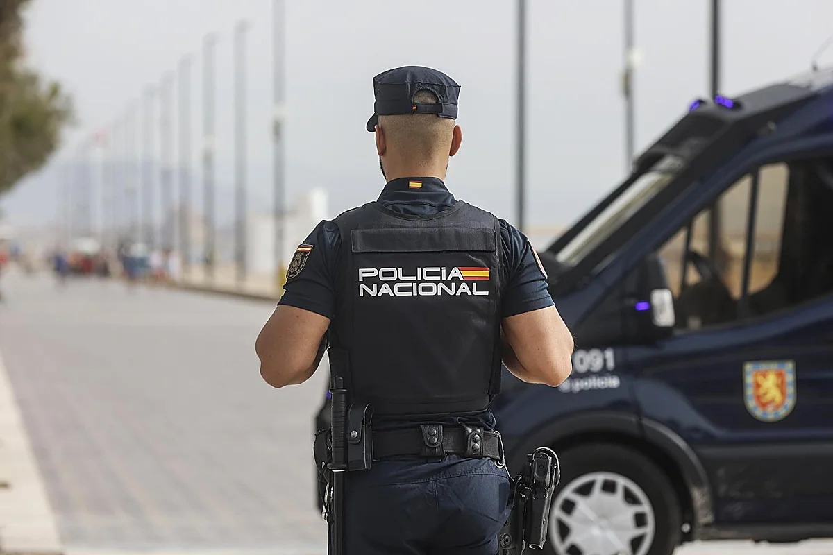 Dos inmigrantes argelinos intentan saquear una furgoneta en Palma y amenazan de muerte a las repartidoras, quienes terminaron heridas