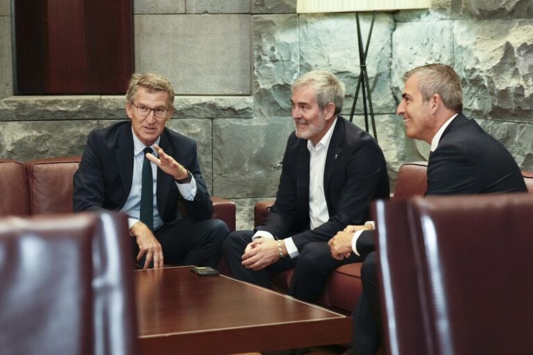 La sanidad gratuita para inmigrantes ilegales lleva 10 meses aplicándose en Canarias por orden de Coalición Canaria y el Partido Popular