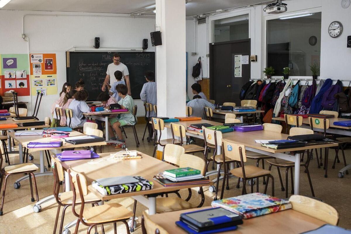 El caos migratorio llega a las aulas catalanas: este curso se han producido 5.331 incidentes violentos y el 70% de docentes dice haber sido agredido