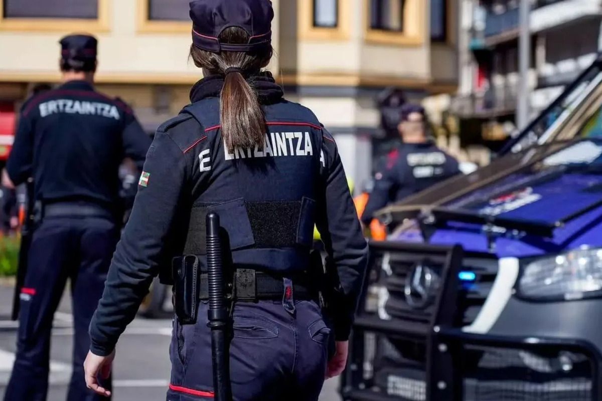 Dos inmigrantes magrebíes con antecedentes son detenidos por agredirse mutuamente tras un enfrentamiento de tráfico en San Sebastián