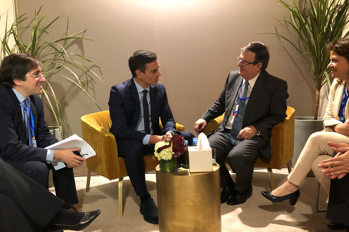 El plan de regularización masiva ejecutado por Sánchez se pactó en Marrakech en 2018: acordaron acabar con el concepto de «inmigración ilegal»