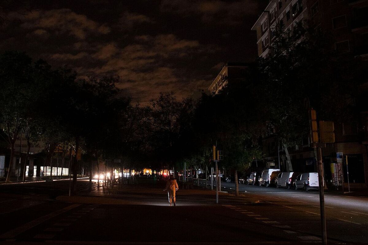 Las consecuencias del apagón: cada familia o empresa está pagando 20 euros extra al mes a Red Eléctrica para que no se repita