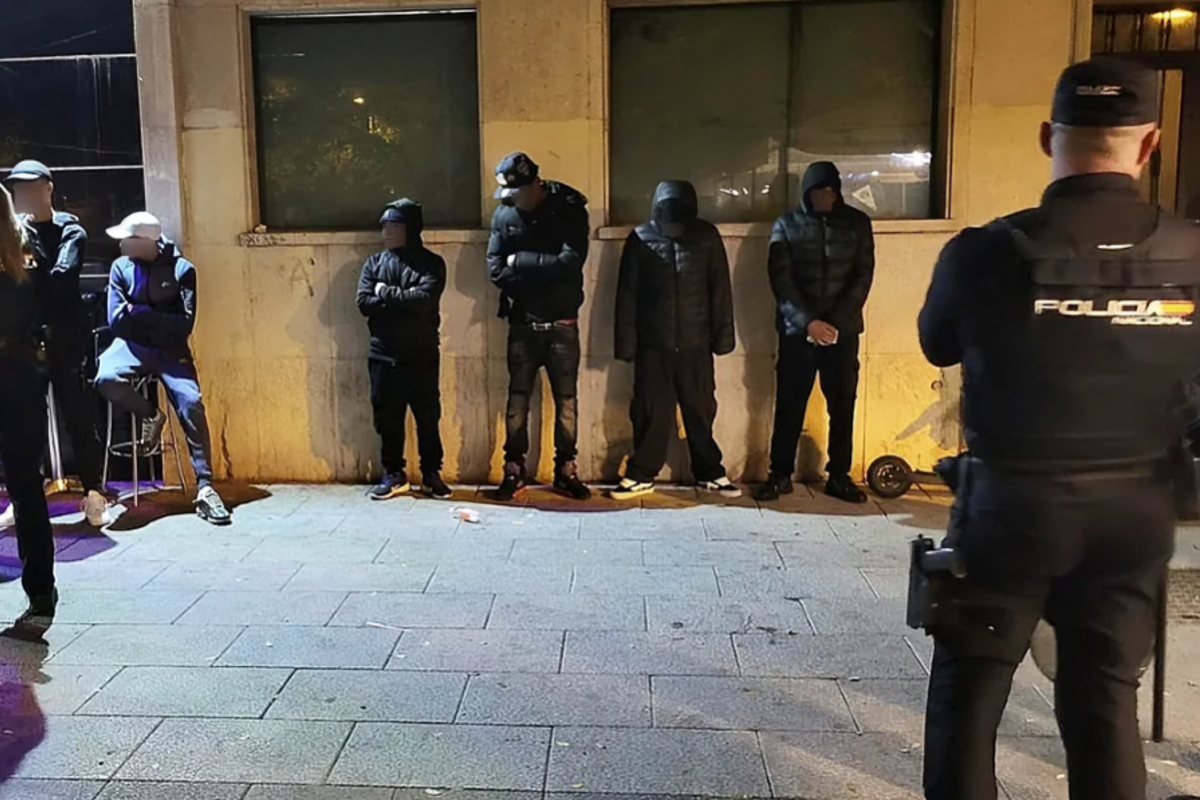 Guerra interna con armas blancas entre la banda latina de los Trinitarios por el control de Puente de Vallecas (Madrid)