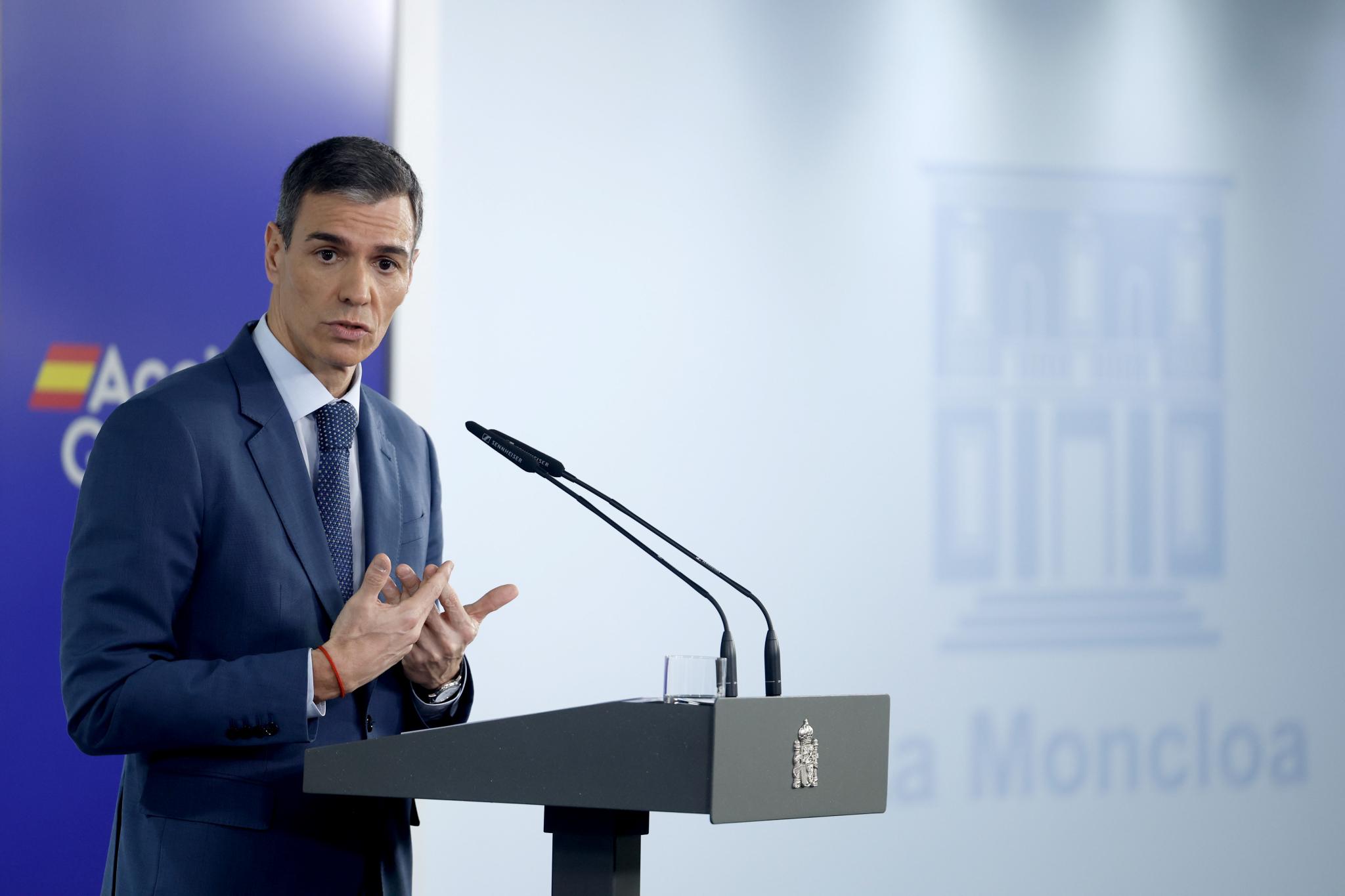 Avanza el ‘plan Sánchez’ de sustituir el censo electoral: más de 2,5 millones de extranjeros piden nacionalizarse con derecho a voto