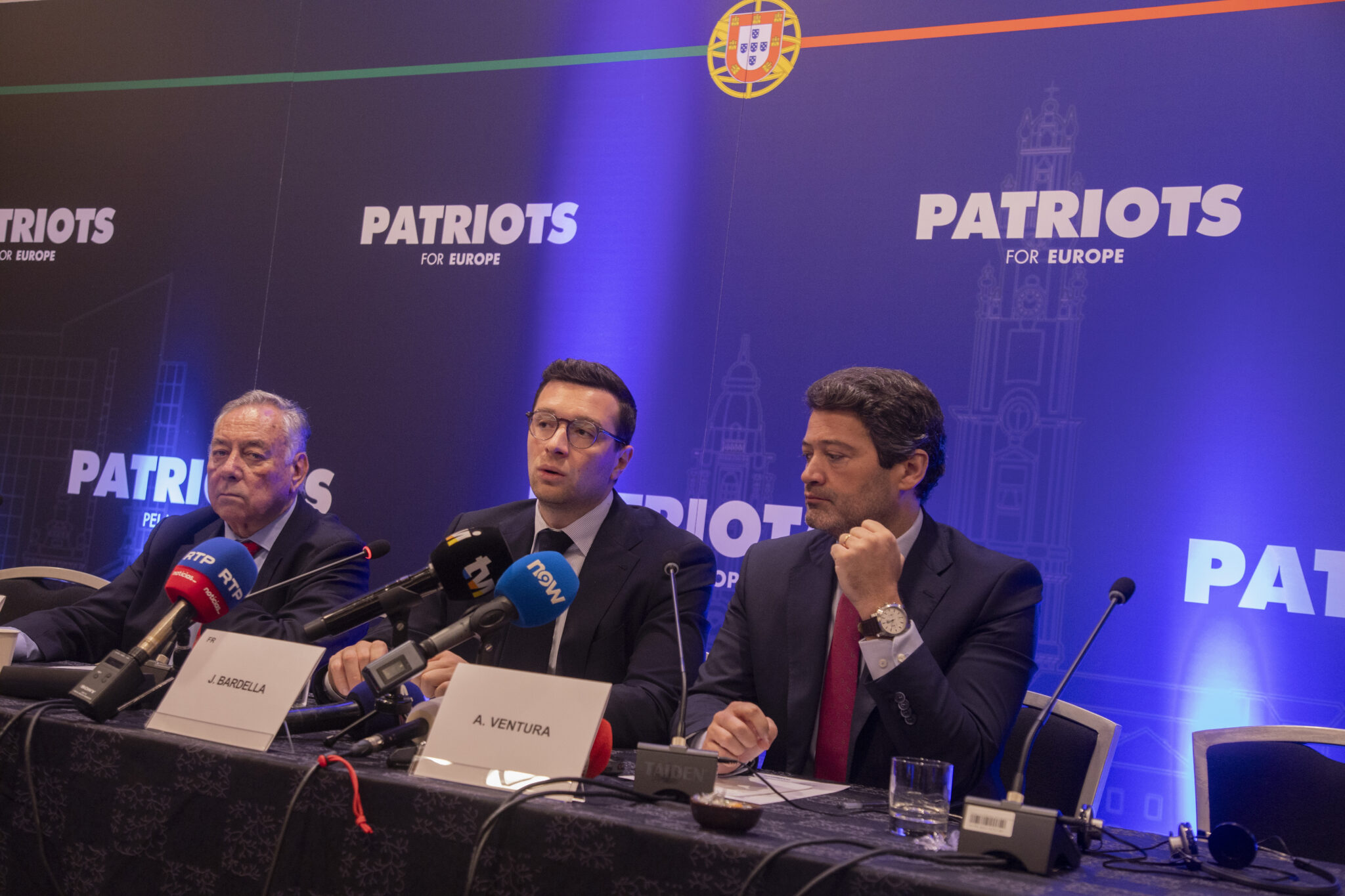 El líder soberanista más popular de Francia, Jordan Bardella, pide el voto para VOX: «Es el único partido que defiende la nación española de la inmigración»