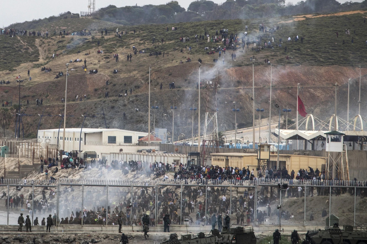 La Policía detecta que delincuentes excarcelados de Marruecos, Argelia y cárceles de toda África intentan colarse en la regularización de Sánchez