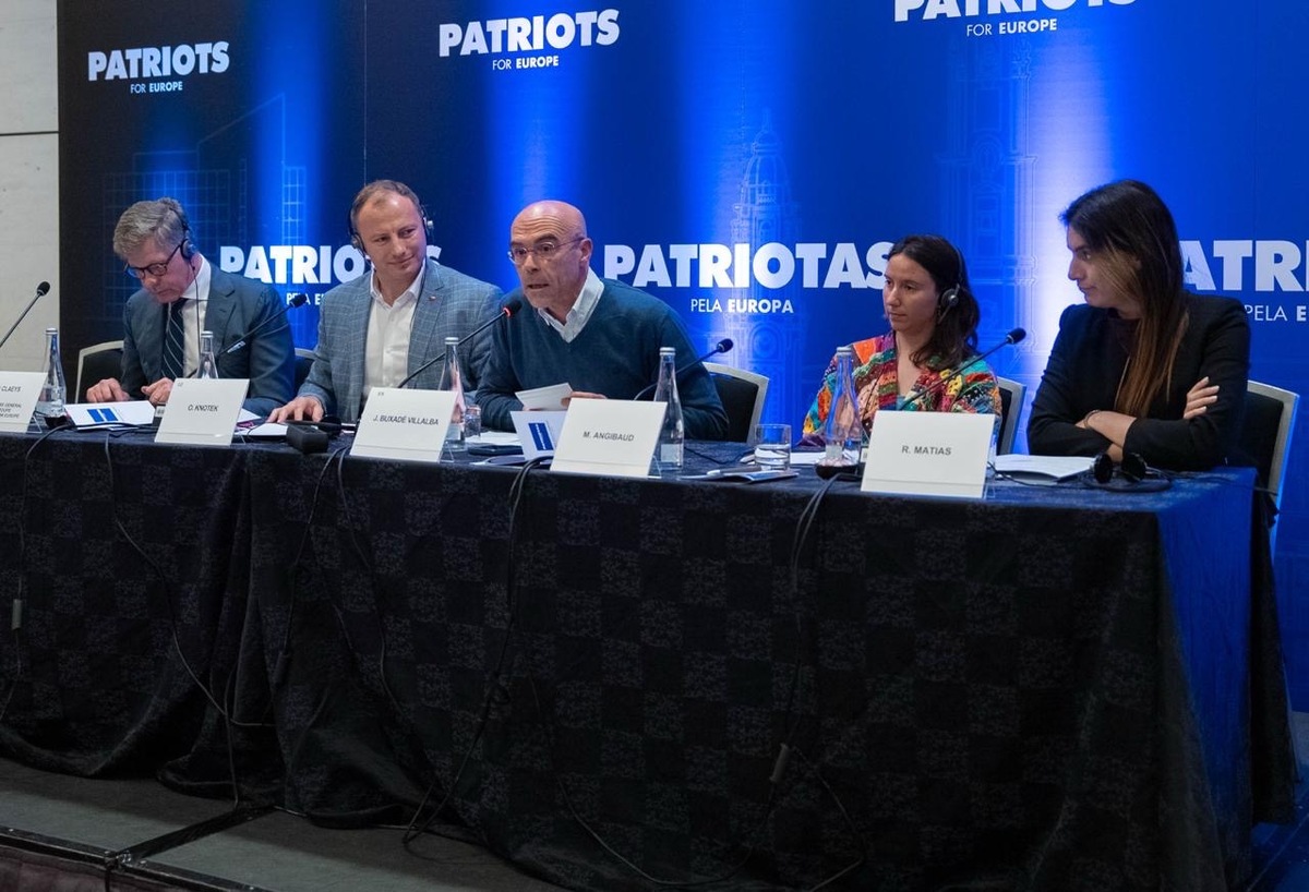 Jorge Buxadé (VOX) denuncia el «apagón mediático» que siguió al colapso eléctrico de hace un año en España provocado por la «irresponsabilidad» del Gobierno