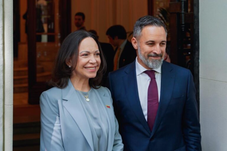 Santiago Abascal celebra el regreso de María Corina a Venezuela y pide proteger su vida y su seguridad: «Su presencia es la mejor garantía de una transición ordenada hacia unas elecciones libres»