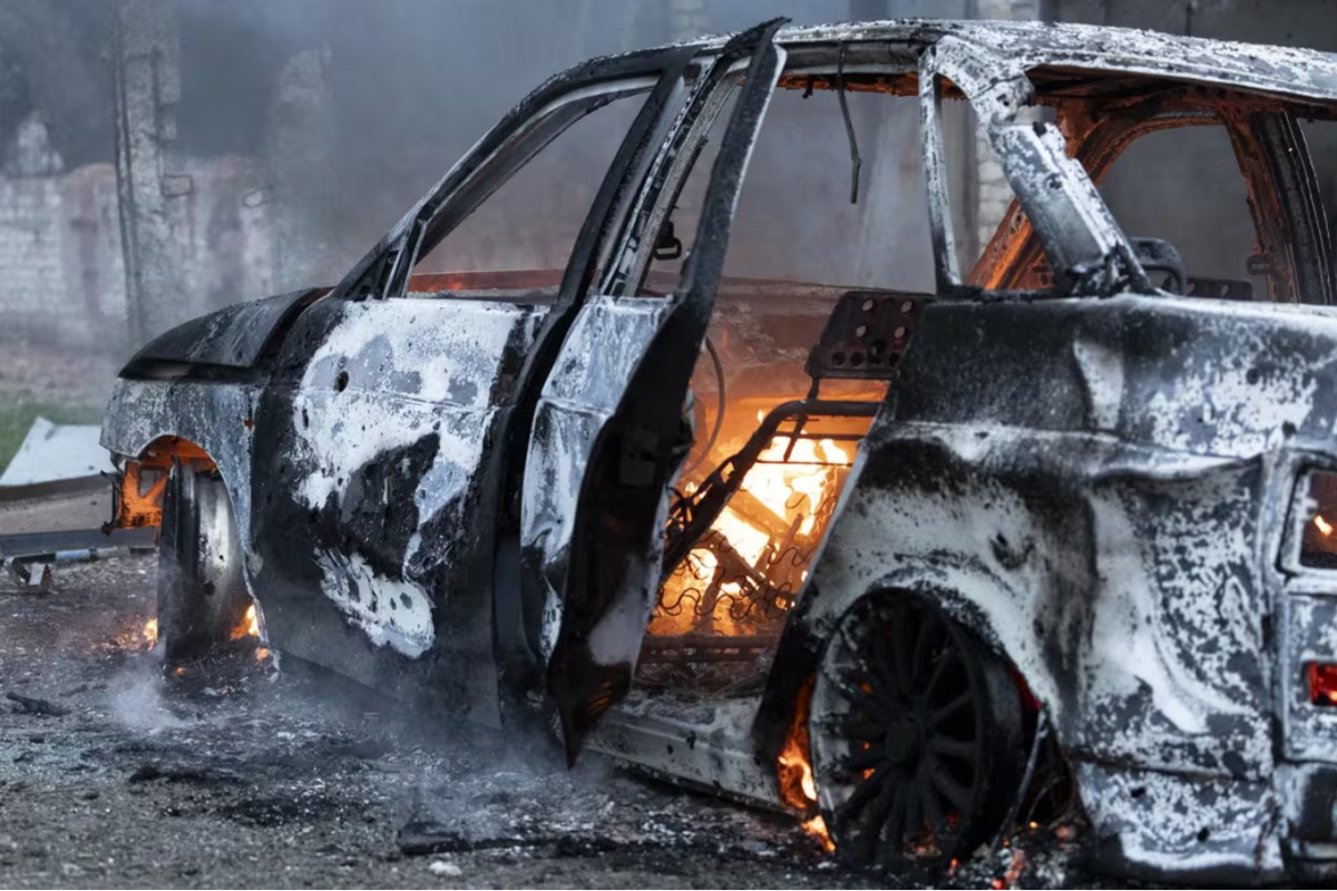 Un coche bomba explota en las afueras de Belfast (Irlanda del Norte): tenían como finalidad «matar a policías y causar el máximo daño»