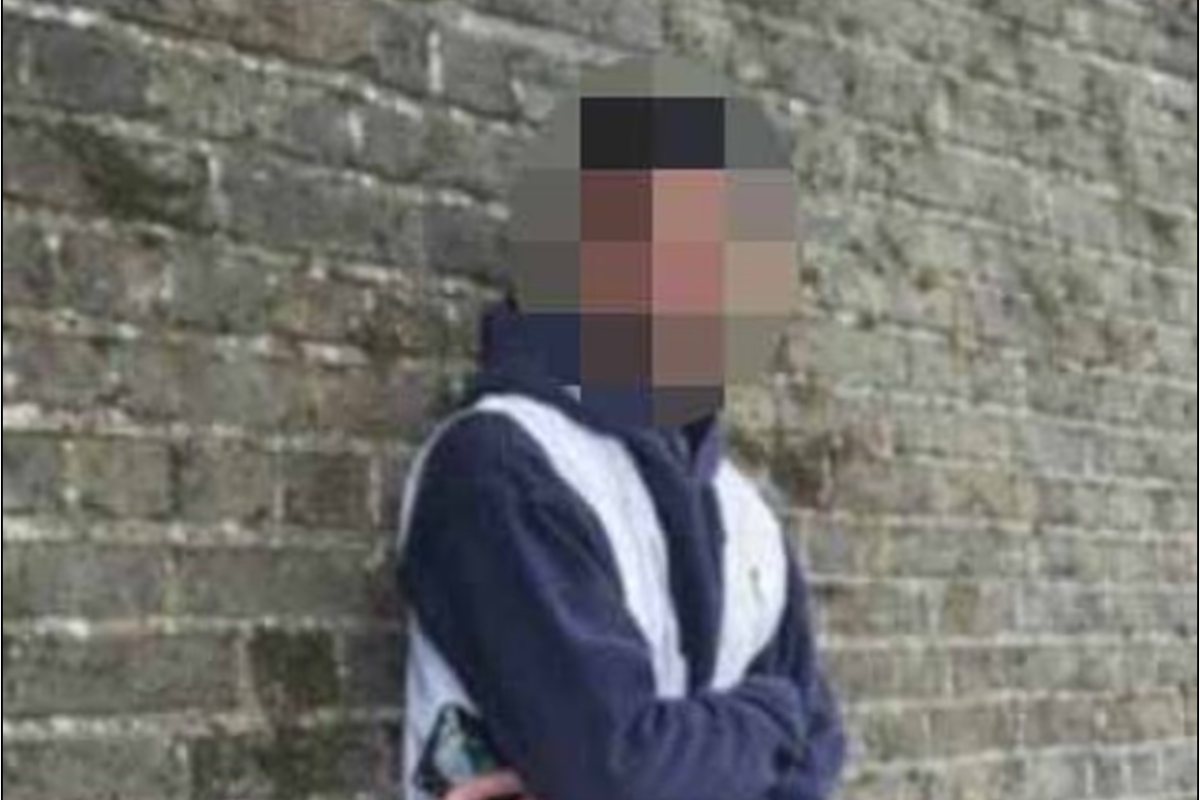 Detenido un inmigrante ilegal afgano por acosar a niñas pequeñas a pocos metros de un colegio de primaria de la localidad inglesa de Surrey