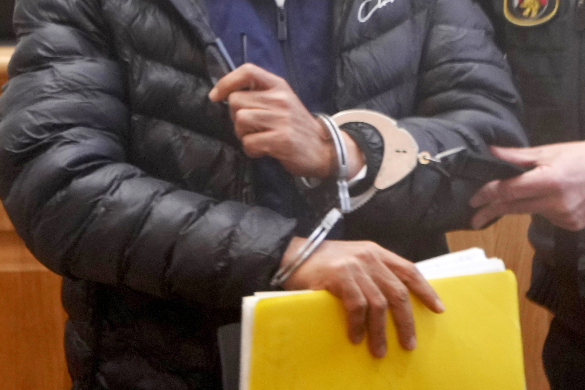 A juicio un inmigrante sirio que llegó a Alemania como «refugiado» y es acusado de torturar a 70 personas hasta la muerte