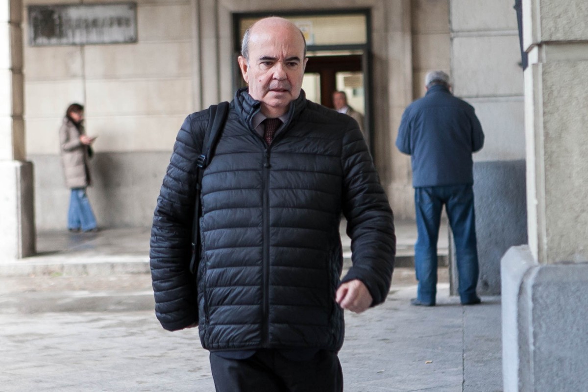 El exdirigente socialista Gaspar Zarrías liquida su consultora tras emplear a la «fontanera de Ferraz» días antes de declarar ante el juez