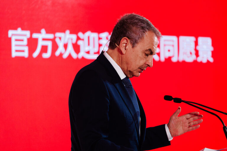 Zapatero y sus hijas utilizaron una entidad opaca que tenía prohibido generar beneficios para desviar a sus cuentas 524.000 euros