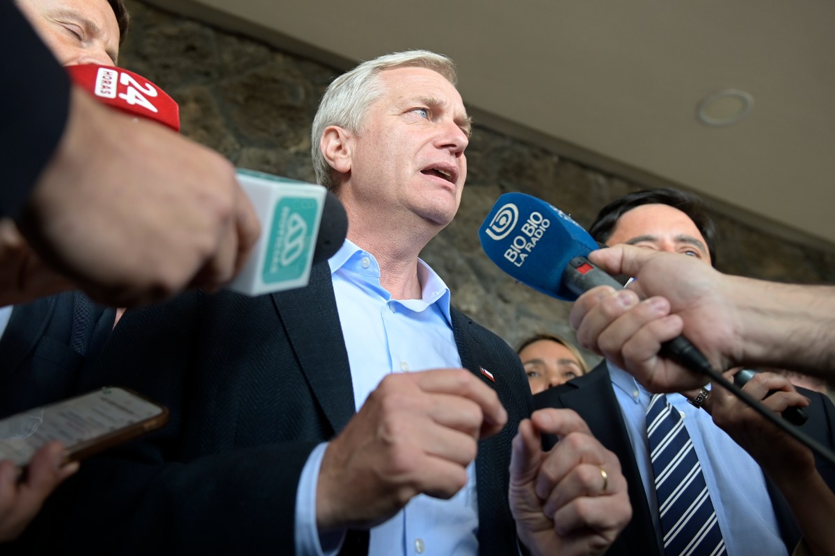 El Gobierno de Kast pone en marcha el primer vuelo de repatriación de inmigrantes ilegales: «Las expulsiones no se anuncian, se hacen»