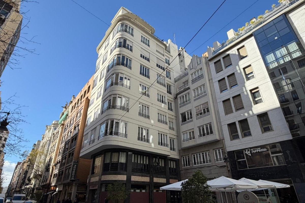 Un inquilino monta un prostíbulo en un piso de Valencia y la inacción de las administraciones y el marco legal impiden cerrarlo durante años
