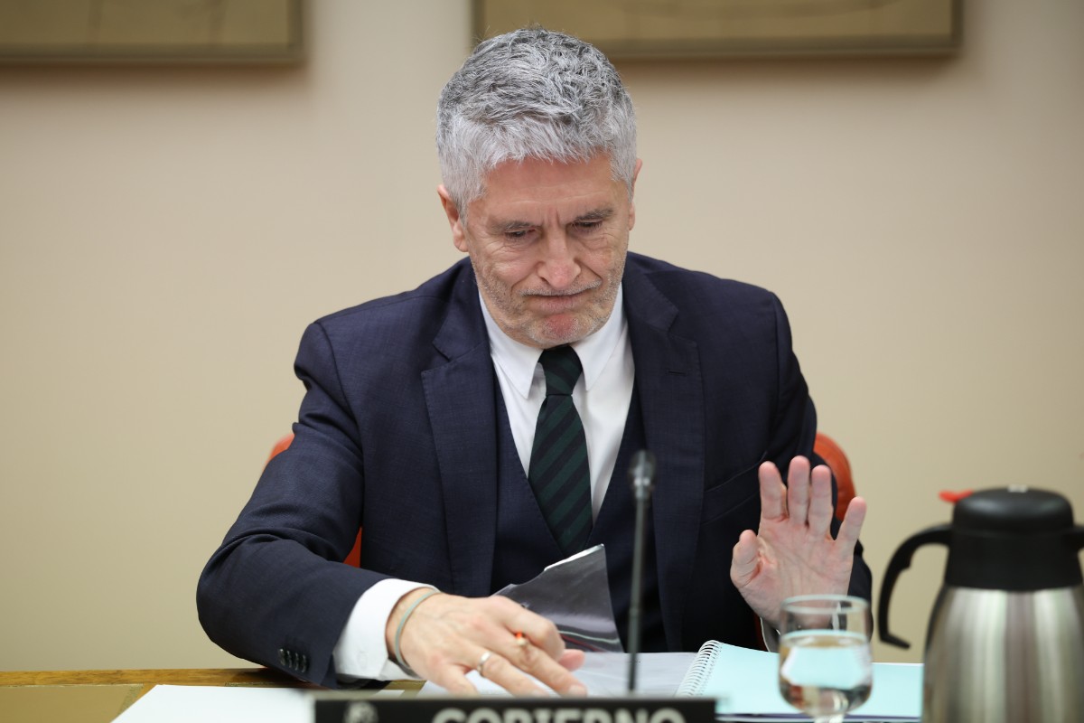 Una asociación de conductores lleva a los tribunales la baliza V16 y pone en jaque a la DGT