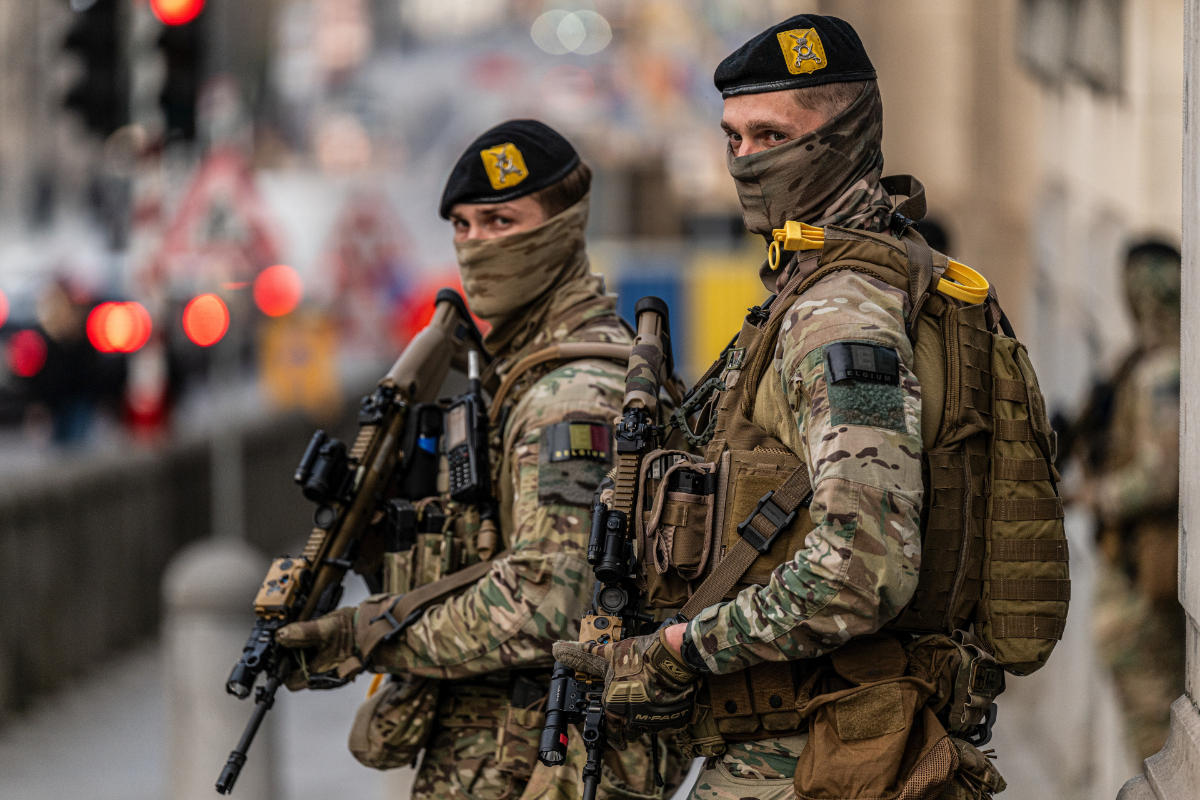 Más de 3.000 jóvenes belgas se apuntan al servicio militar remunerado en plena reactivación de la defensa en Europa: «Es un éxito rotundo»