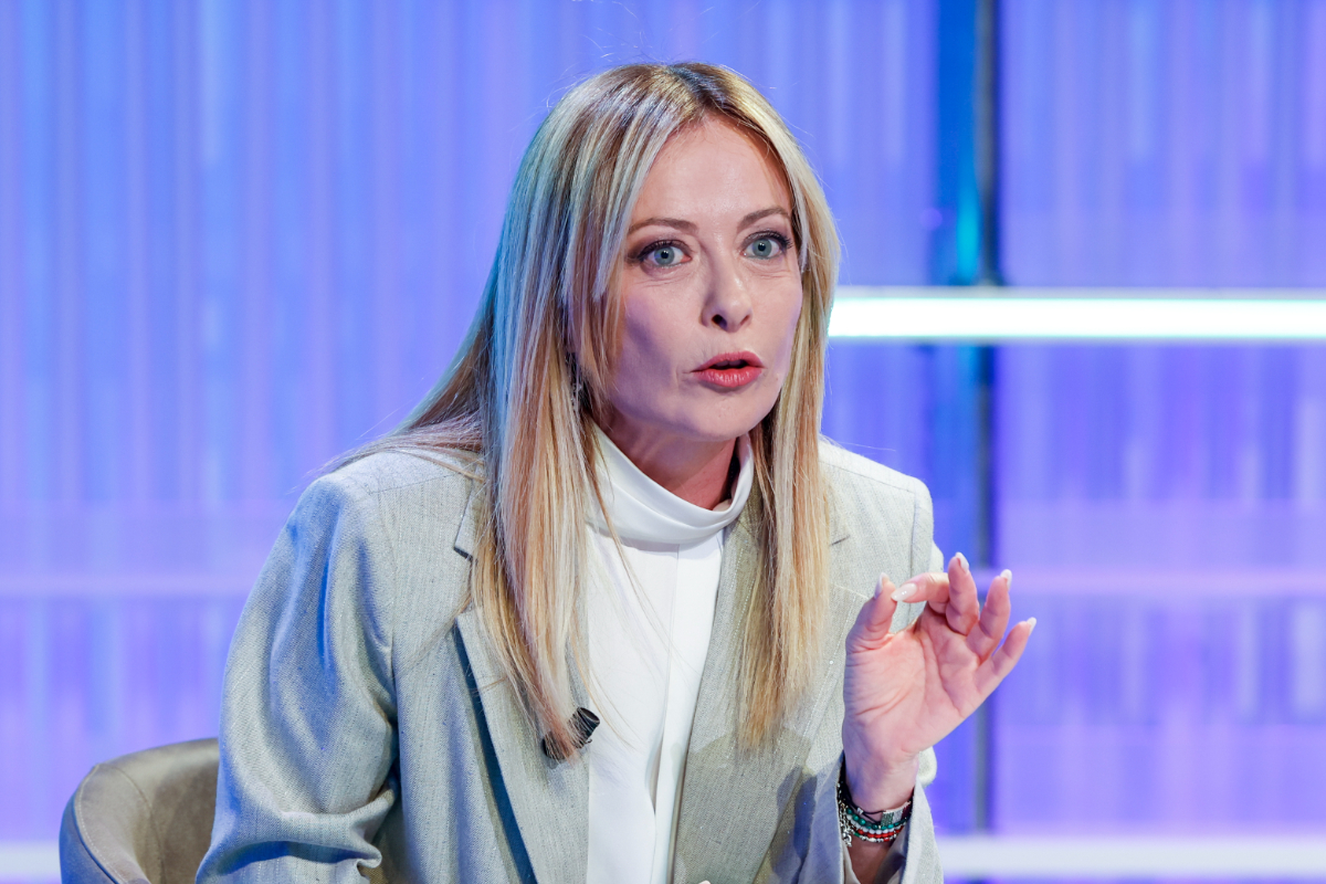 El Gobierno de Meloni dará un plus a los abogados que logren la salida de inmigrantes ilegales de Italia