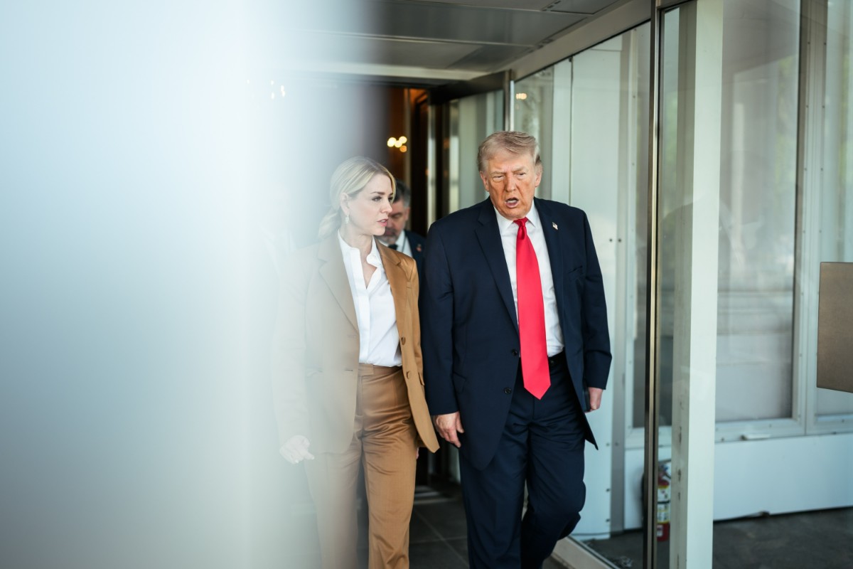 Trump asiste a las sesiones del Supremo en donde se dirime la legalidad de su orden ejecutiva que limita la ciudadanía por nacimiento