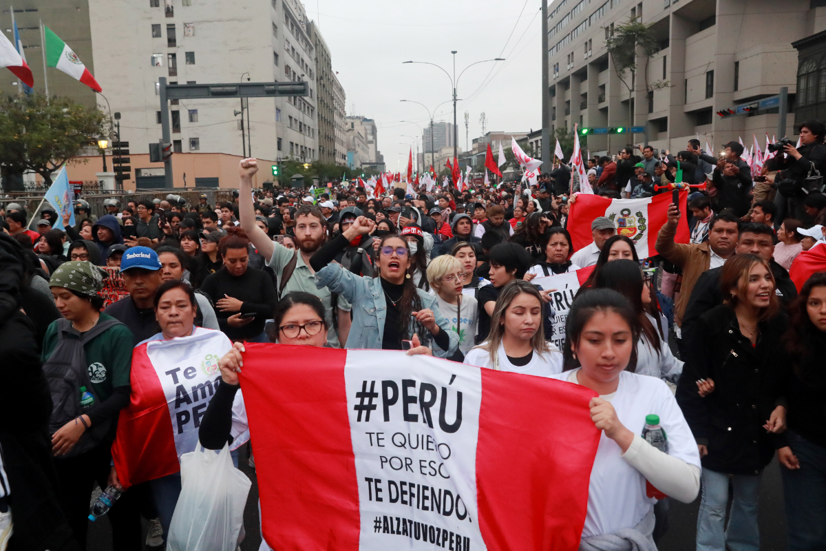 Perú vota en medio del desgaste político: la derecha busca frenar el retorno de la izquierda radical