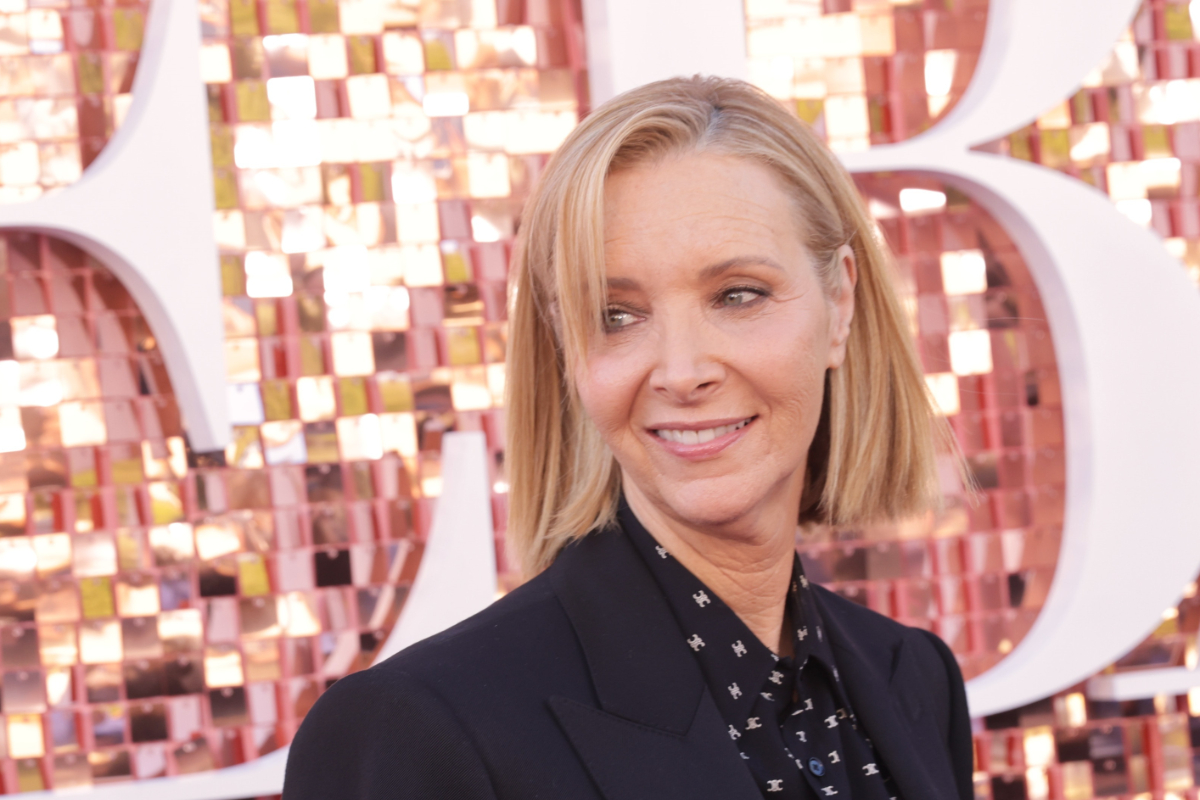 Lisa Kudrow, la actriz de Friends, denuncia que el ‘wokismo’ ha arruinado la comedia: «Tenemos miedo de hacer chistes»