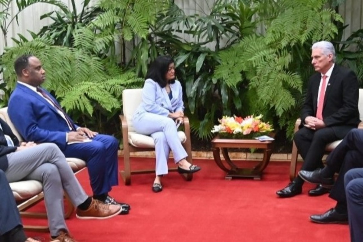 Congresistas del Partido Demócrata se reúnen con el dictador Díaz-Canel para blanquear al régimen de Cuba