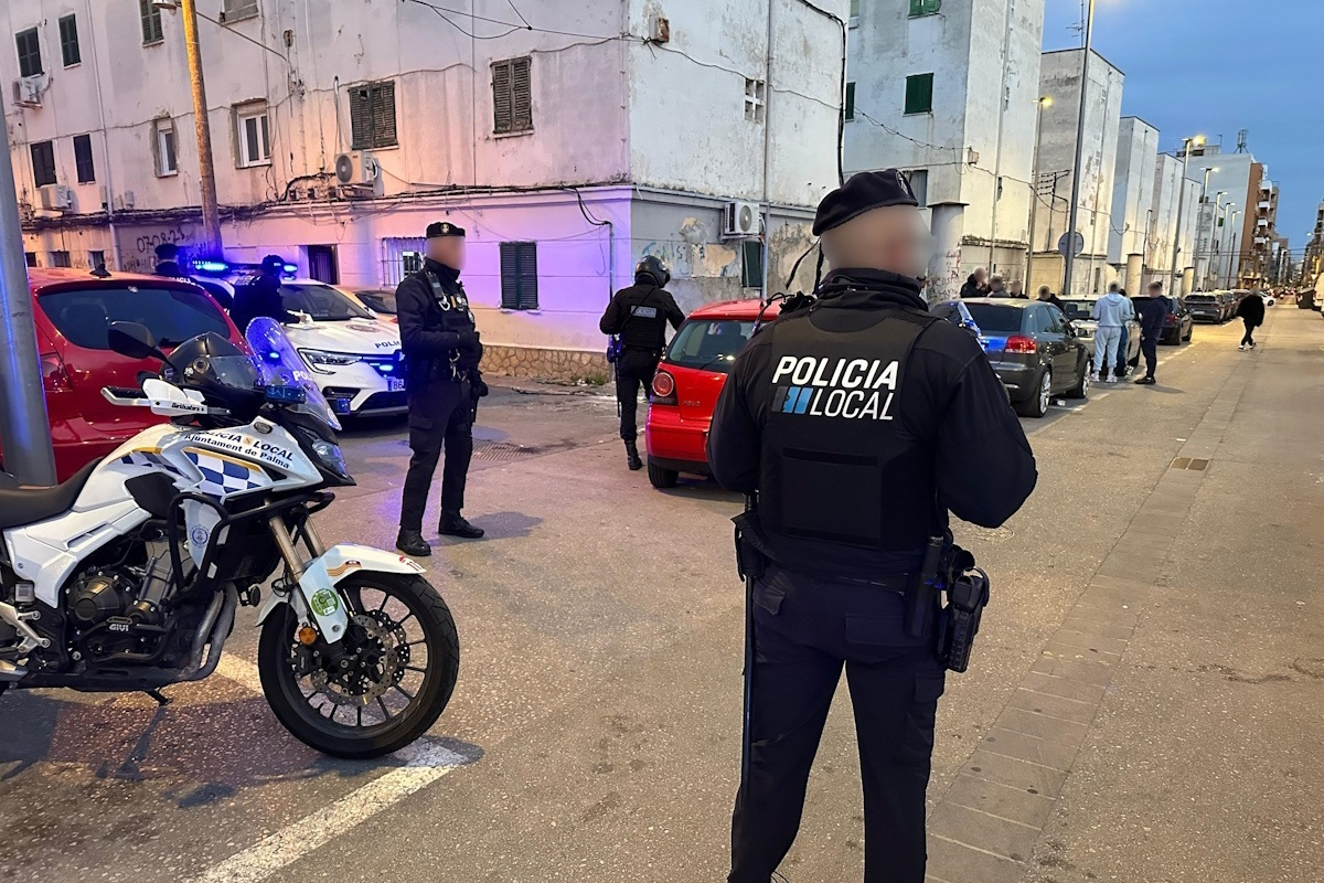 Delincuencia e inseguridad en Palma: la Policía incauta armas y drogas, y firma casi 50 denuncias en dos operativos en «zonas conflictivas»