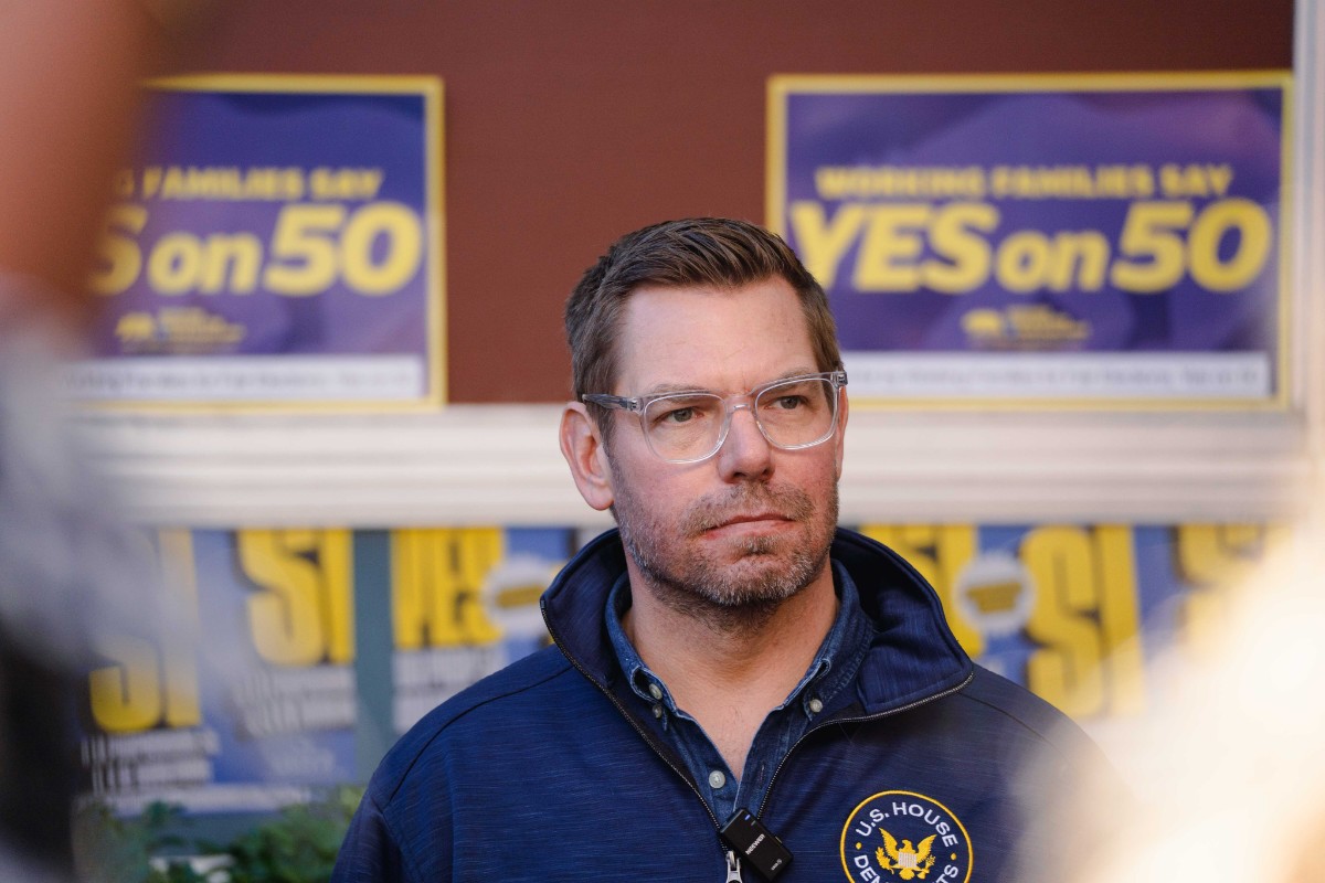 Un aspirante demócrata a la gobernación de California suspende su campaña tras ser acusado de agresión sexual