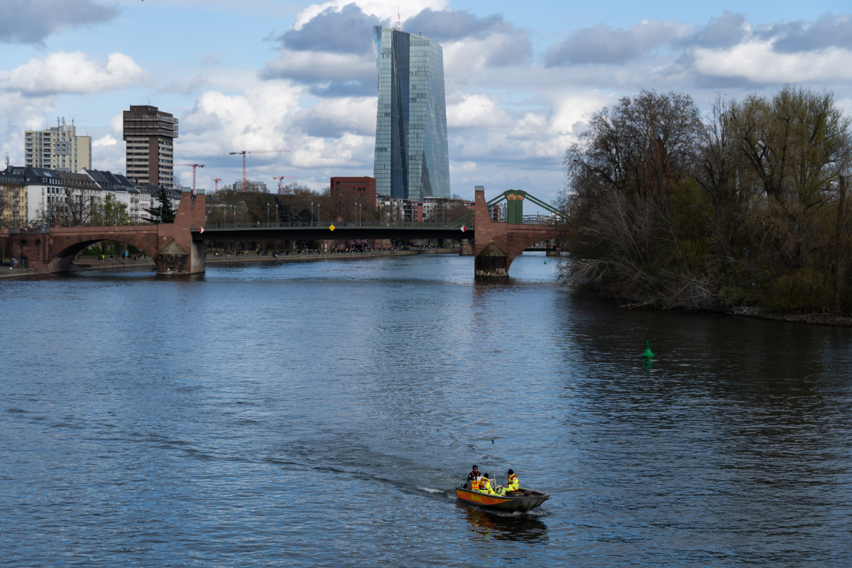 Un inmigrante afgano intenta ahogar a su pareja de 18 años en un río de Frankfurt tras arrojarla sabiendo que no sabía nadar
