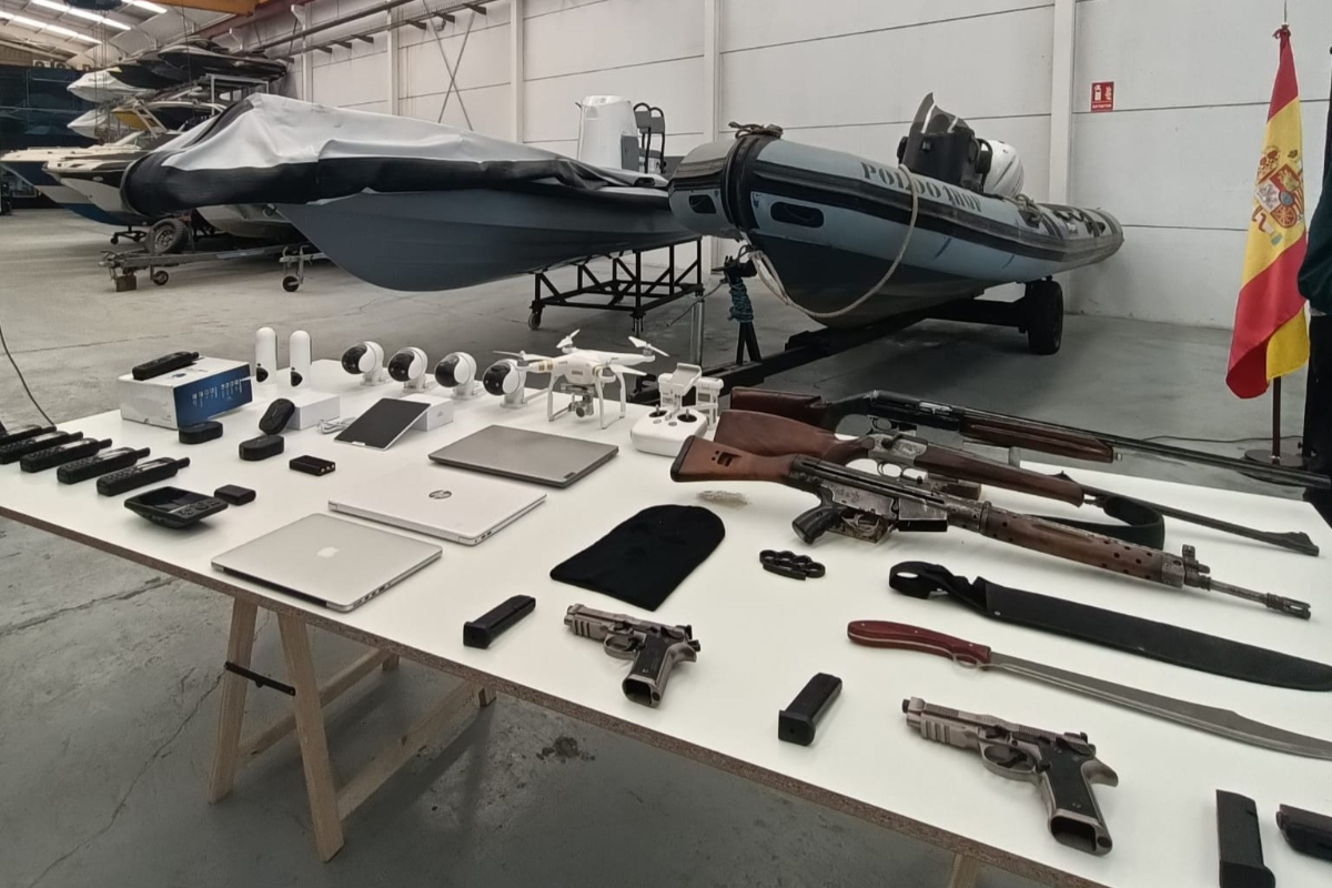 Cae en Andalucía una macrorred que abastecía a mafias de inmigración ilegal y narcotráfico con narcolanchas y armas