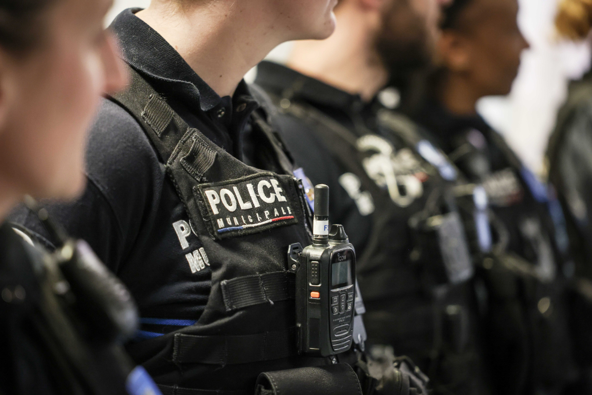 Al menos siete inmigrantes ilegales se fugan de un centro de detención en París tras escapar por un conducto