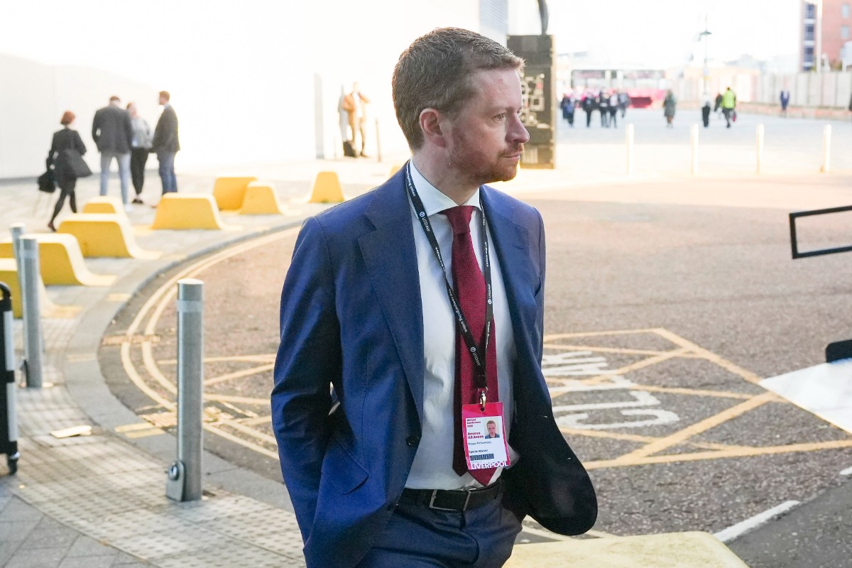 El exjefe de gabinete de Starmer dice ahora que «lamenta» el nombramiento como embajador de Peter Mandelson, señalado por el caso Epstein