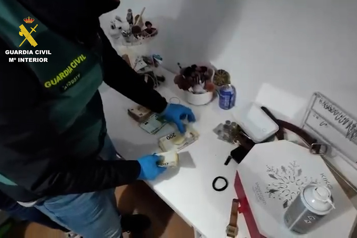 Desarticula en Almería una red de narcotraficantes implicada en un tiroteo: incautada media tonelada de hachís, más de 1.400 plantas de Marihuana y varias armas