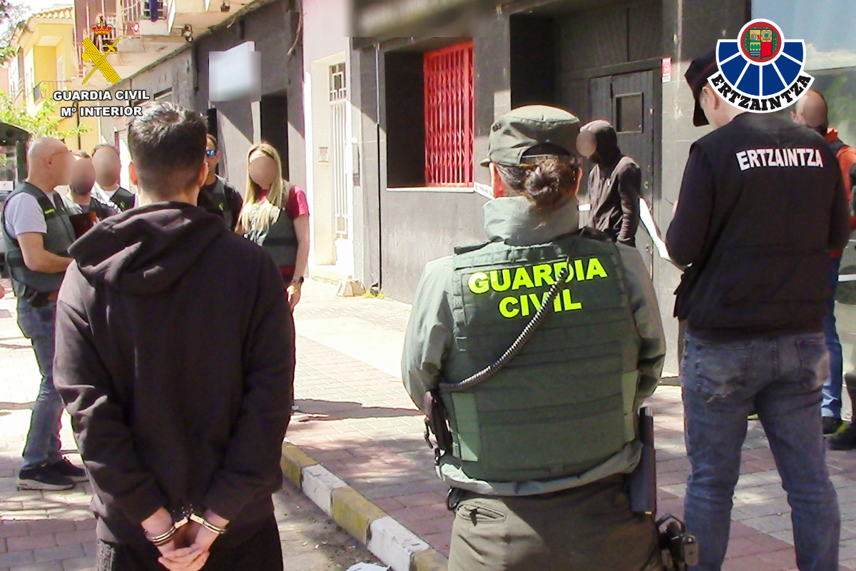 Detenidos dos magrebíes tras estafar 100 .000 euros a un Ayuntamiento de Guipúzcoa y a un empresario murciano