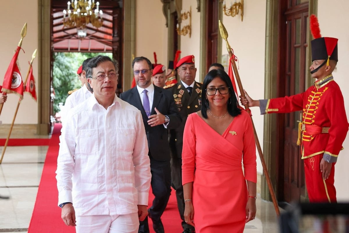 Gustavo Petro y Delcy Rodríguez se reúnen en Caracas para evaluar la marcha de las relaciones entre Venezuela y Colombia