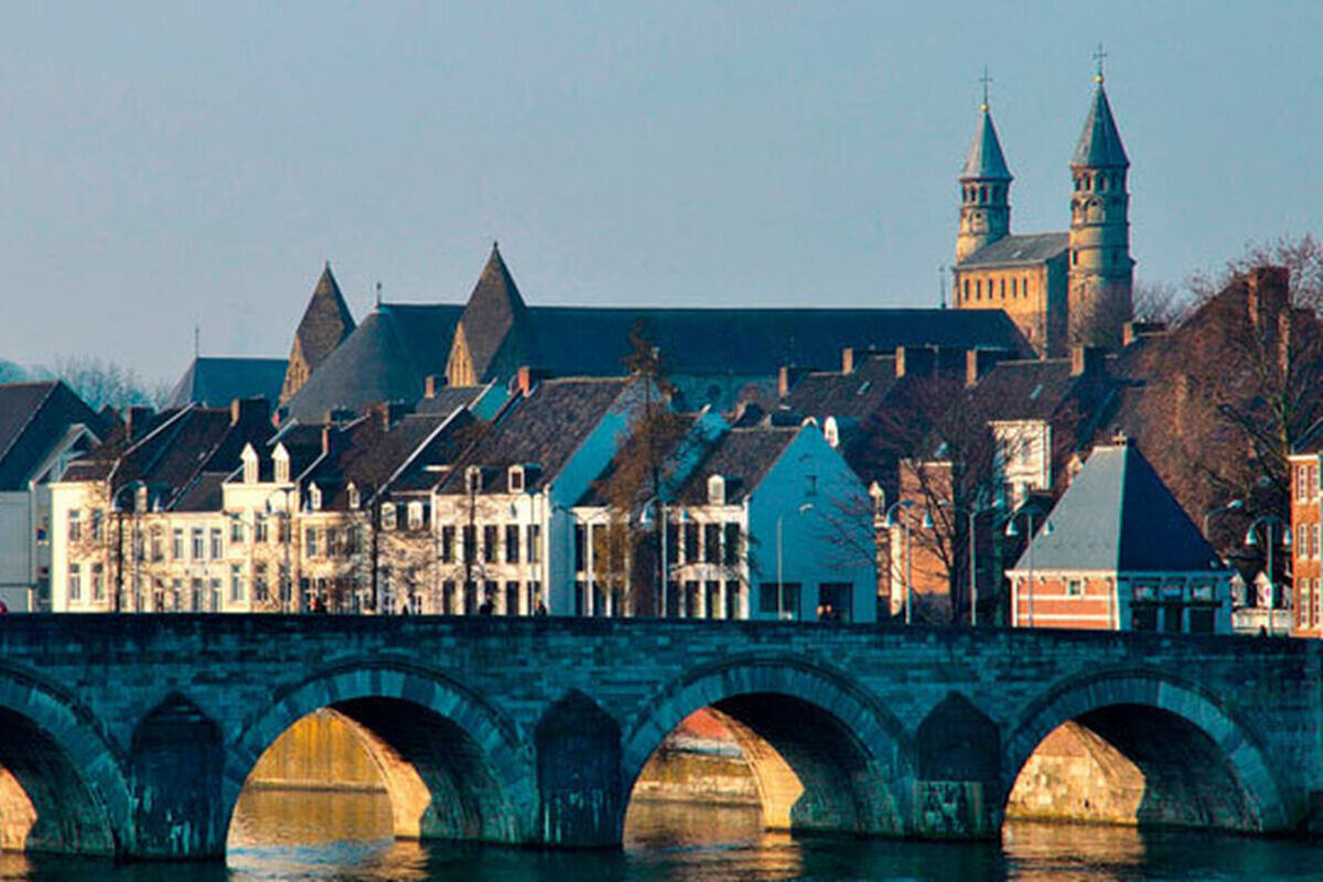 Tres solicitantes de asilo sirios violan con brutalidad y entre amenazas a una joven de 18 años que volvía de fiesta en Maastricht (Países Bajos)