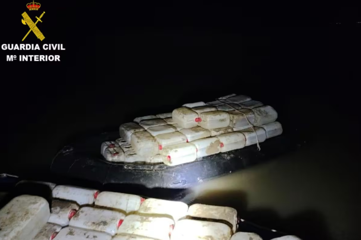 Las incautaciones de gasolina para narcolanchas en Cádiz rozan el millón de litros desde 2020