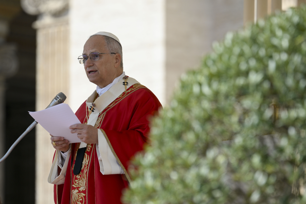 León XIV lavará los pies de 12 sacerdotes y cargará la Cruz en el Via Crucis en su primera Semana Santa como Papa