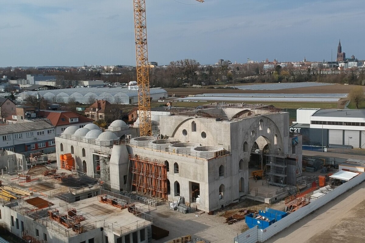 Avanza la islamización de Europa: una organización turco-islamista construye la mezquita más grande del continente en Francia