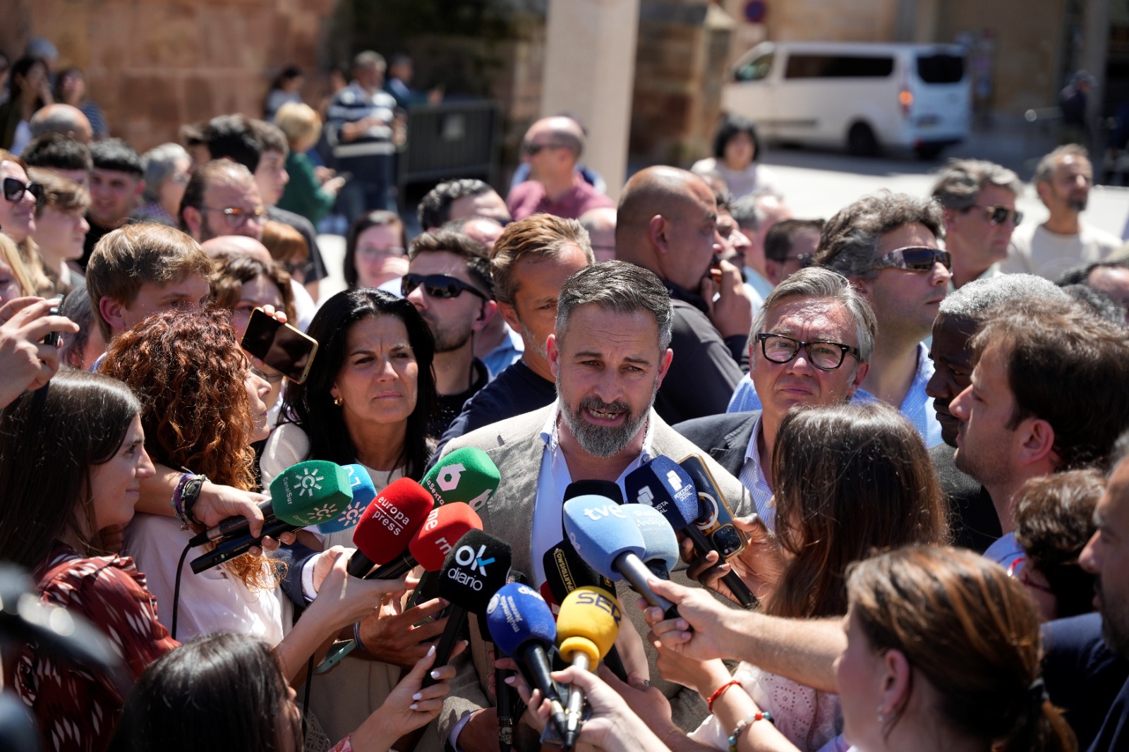 Abascal defiende a Meloni y pide que cesen los ataques entre líderes patriotas: «Todos defienden los intereses nacionales»