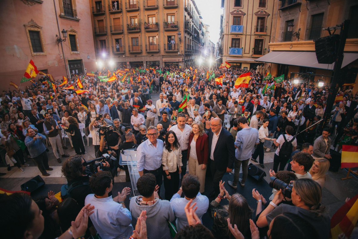 Santiago Abascal, en un acto en Granada: «Pedro Sánchez es un mentiroso, un traidor y un corrupto que no merece estar en el Palacio de la Moncloa»