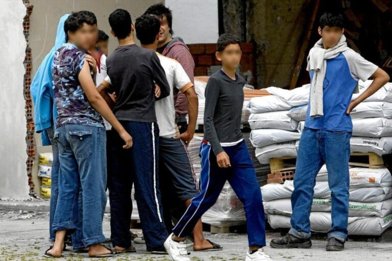 Rebelión social contra el reparto de menas: el 80% de los españoles exige que vuelvan a Marruecos