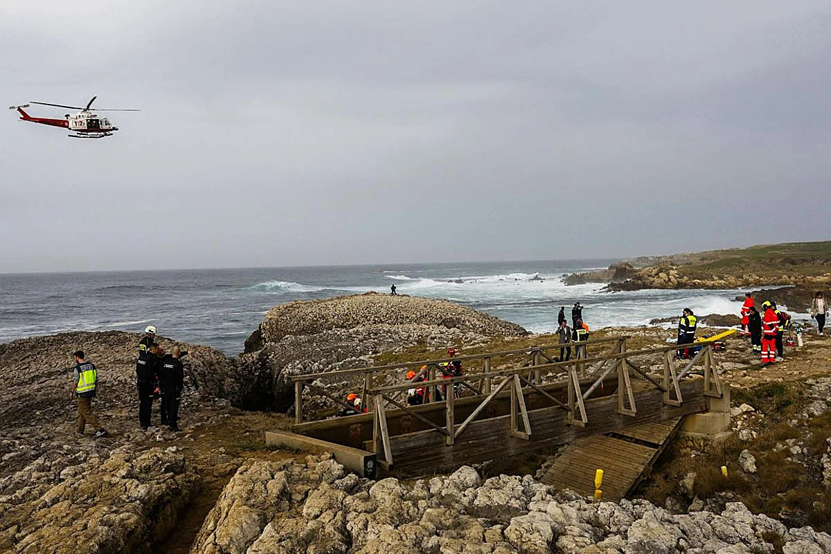 La juez del caso de la pasarela de Santander imputa seis delitos de homicidio a tres funcionarios de Costas por la falta de mantenimiento