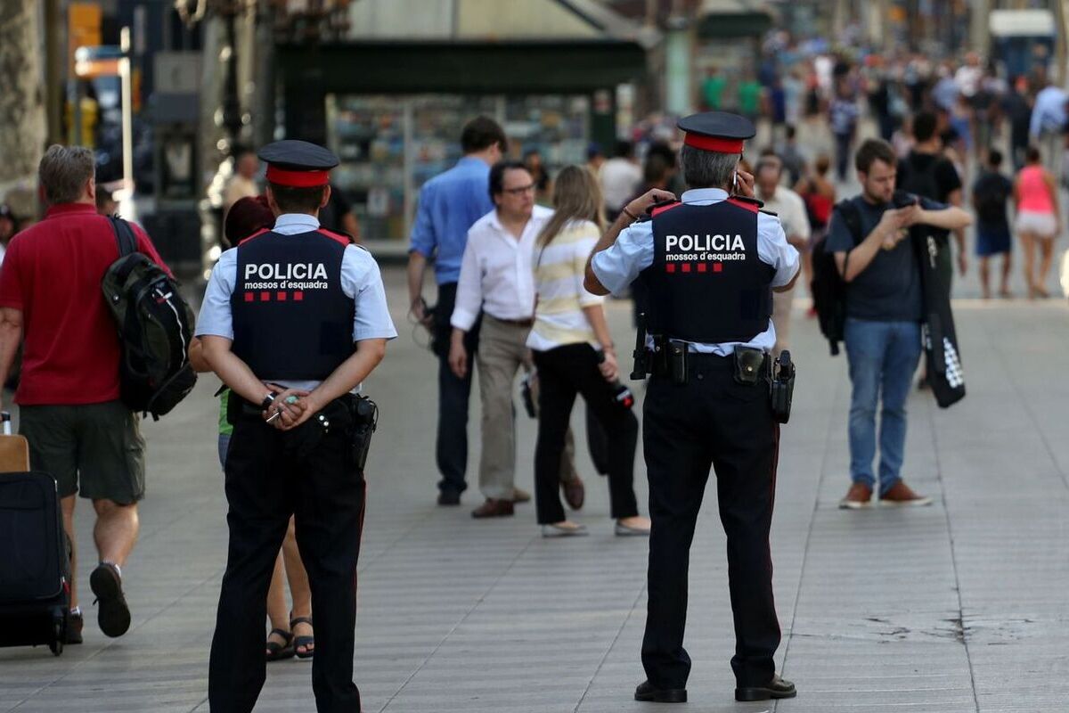 Detienen por un delito de odio a un inmigrante magrebí que ha atacado a una mujer en Barcelona al grito de «¡Puta cristiana!»