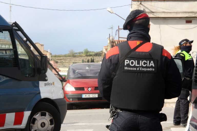 Dos detenidos por robar joyas valoradas en más de 8.500 euros en una joyería de Barcelona