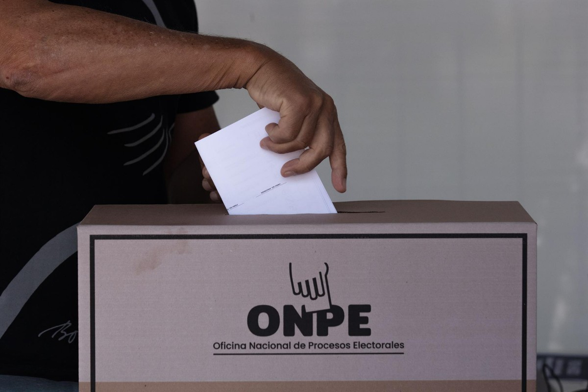 La Justicia de Perú abre una investigación contra el jefe de la Oficina de Procesos Electorales