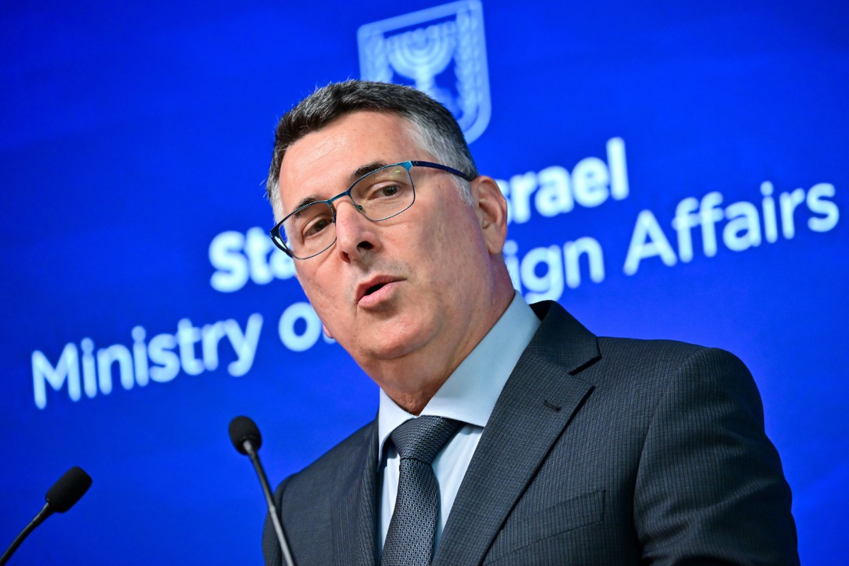 El ministro de Exteriores de Israel carga contra el Gobierno de Sánchez por la reapertura de la embajada en Irán: «Va de la mano sin pudor del régimen terrorista iraní»