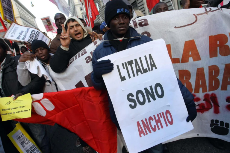 El Ayuntamiento de Bolonia (Italia), gobernado por la izquierda, dará transporte totalmente gratuito a los inmigrantes