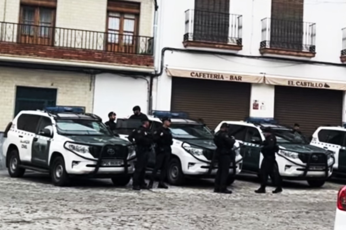 Las dos mujeres atacadas con un hacha por un inmigrante ilegal magrebí en Montefrío (Granada) continúan en la UCI en estado muy grave